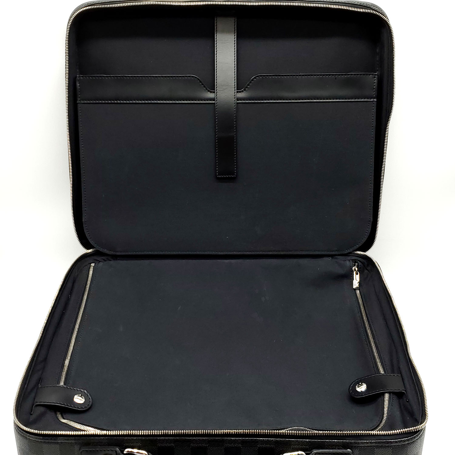 Pilot case leather travel bag Louis Vuitton Black in Leather - 32789067