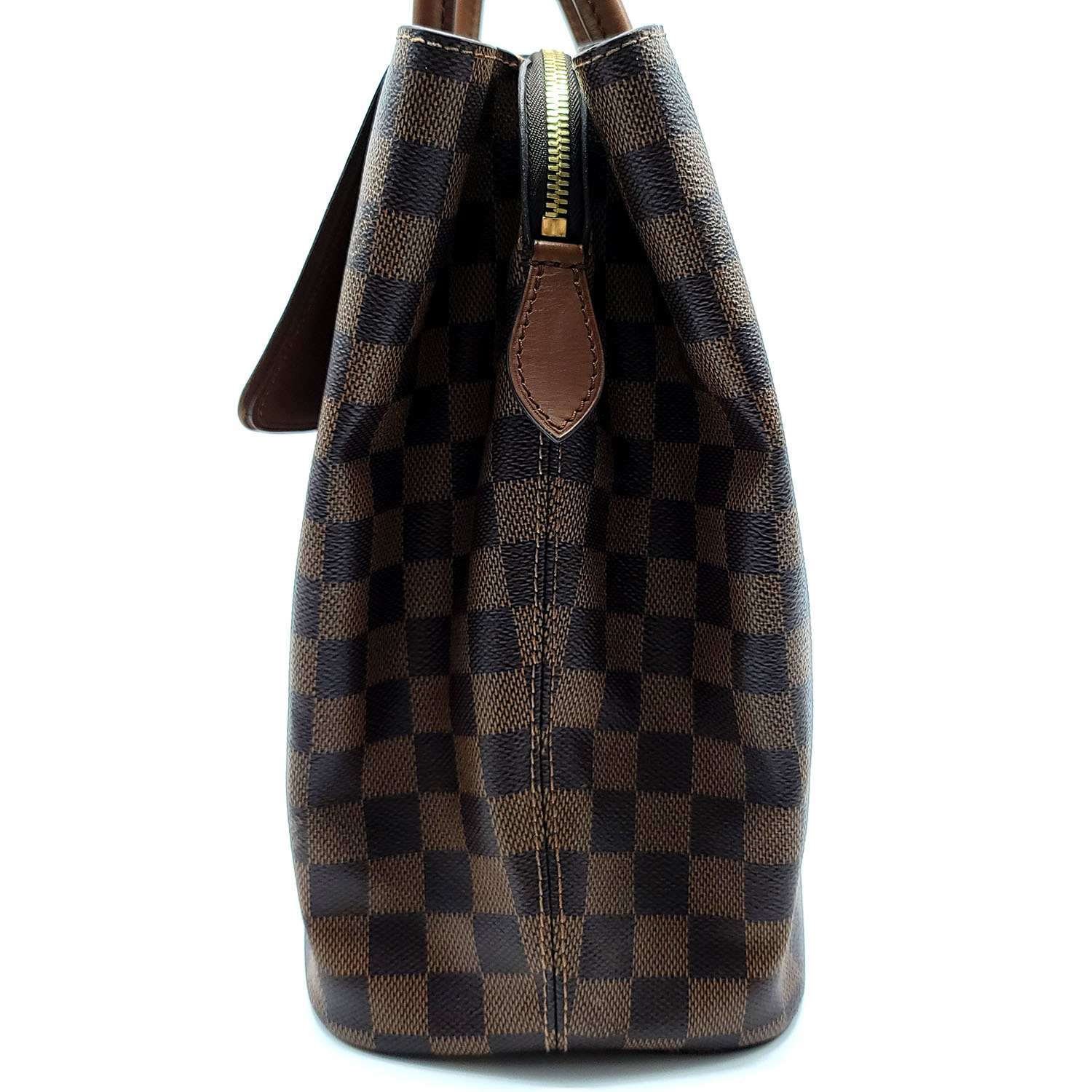 This rare discontinued piece is called Ascot in Damier Ebene. Do you like  this piece? 😘