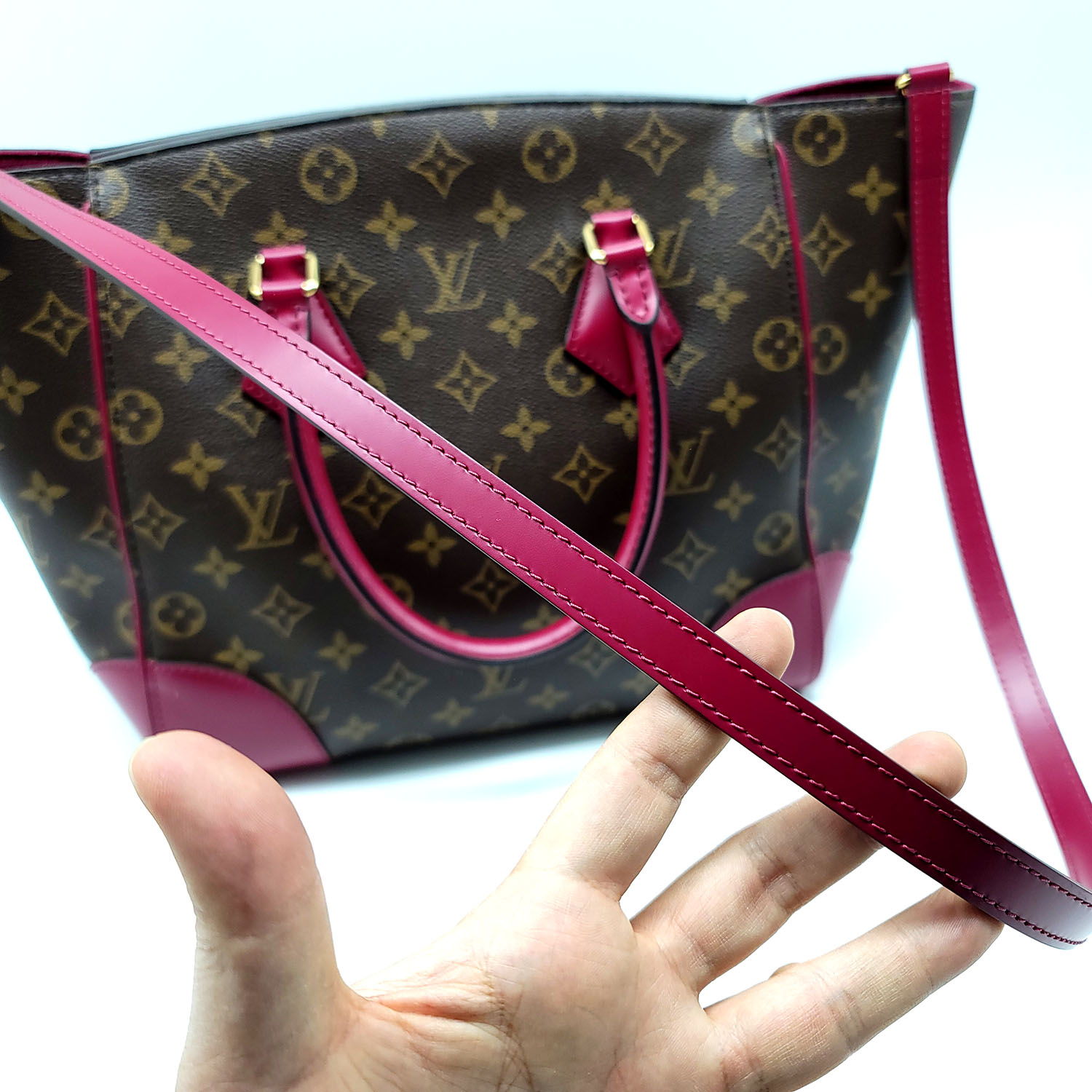 Louis Vuitton Phenix Handbag 370622