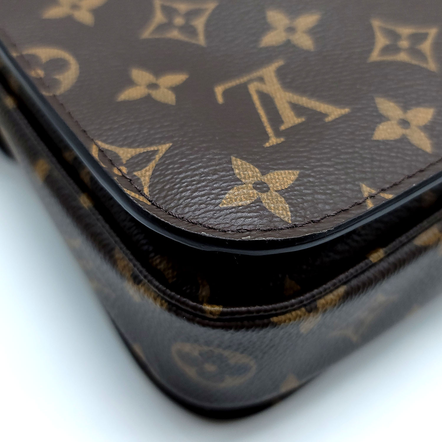 Louis Vuitton Monogram Canvas Pochette Metis Shoulder Bag (SHF-23536) –  LuxeDH