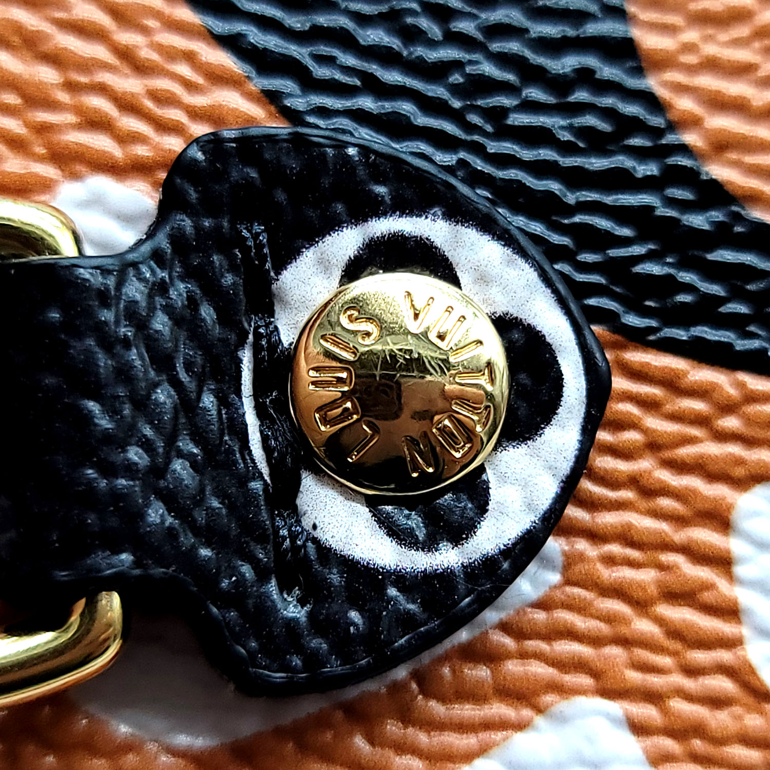 Louis Vuitton Crafty Neverfull MM with Pouch - Image 8