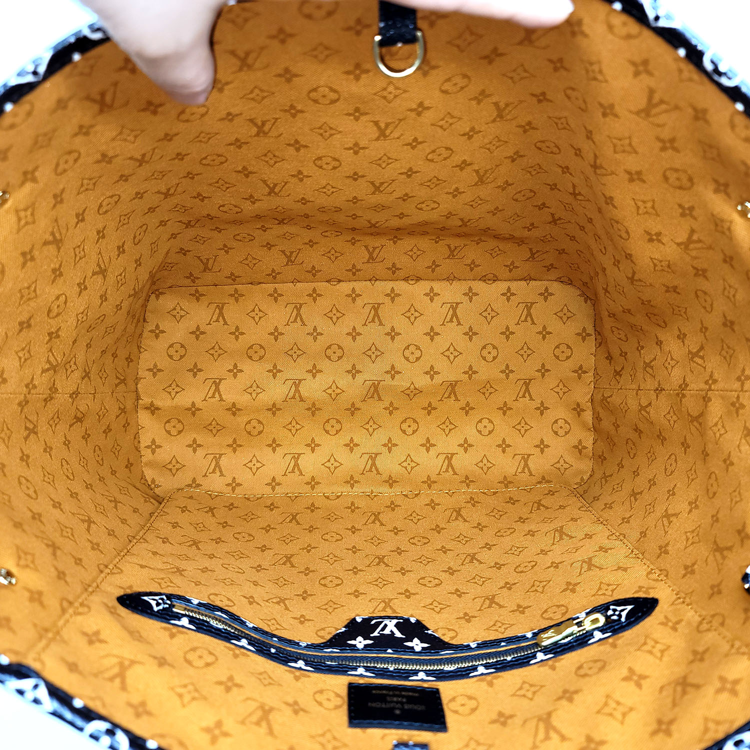 Louis Vuitton Crafty Neverfull MM with Pouch - Image 21