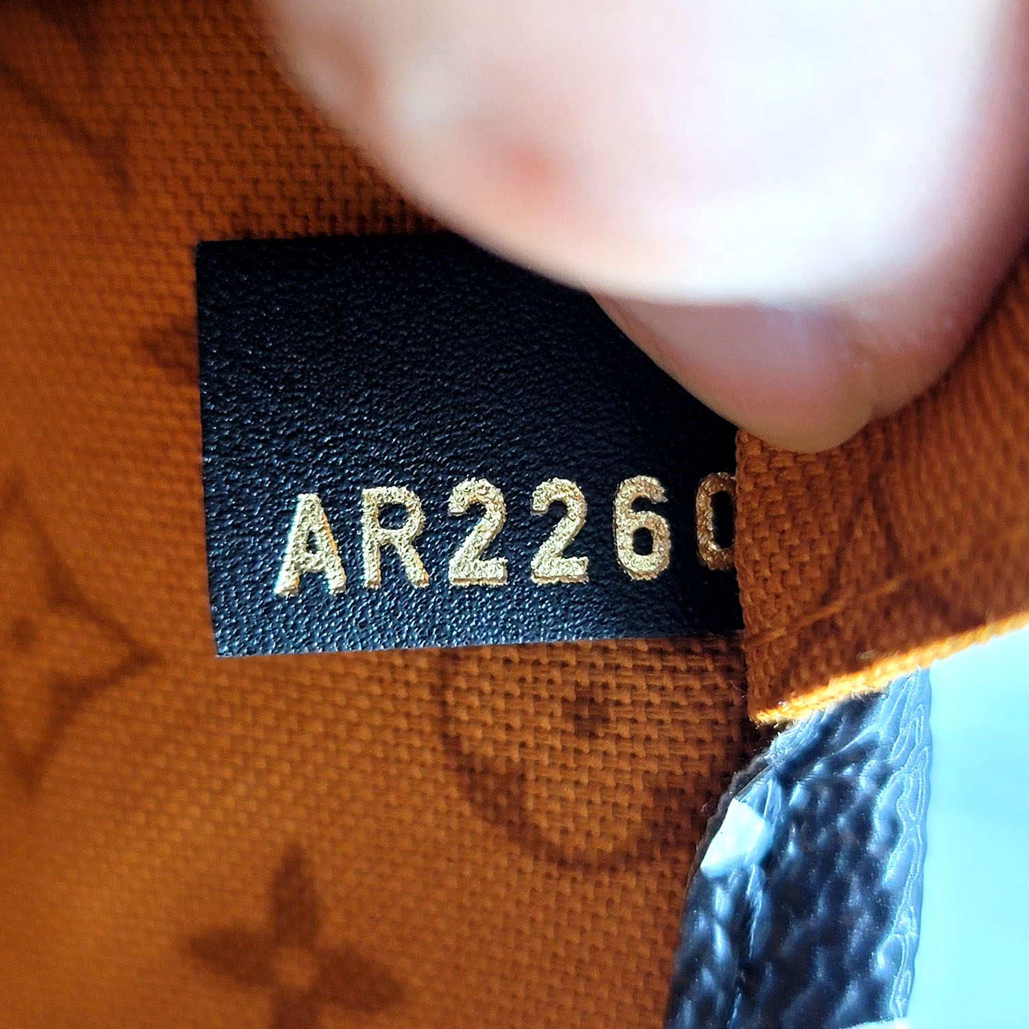 Louis Vuitton Crafty Neverfull MM with Pouch - Image 23