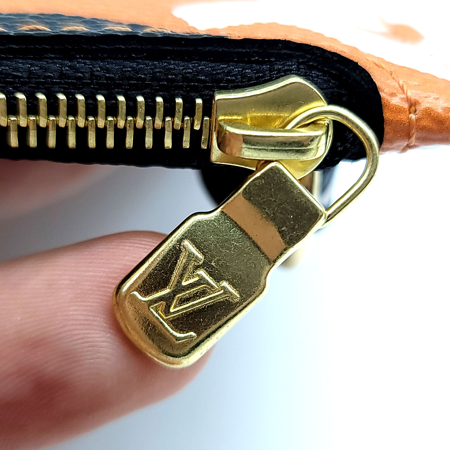 Louis Vuitton Crafty Neverfull MM with Pouch - Image 31