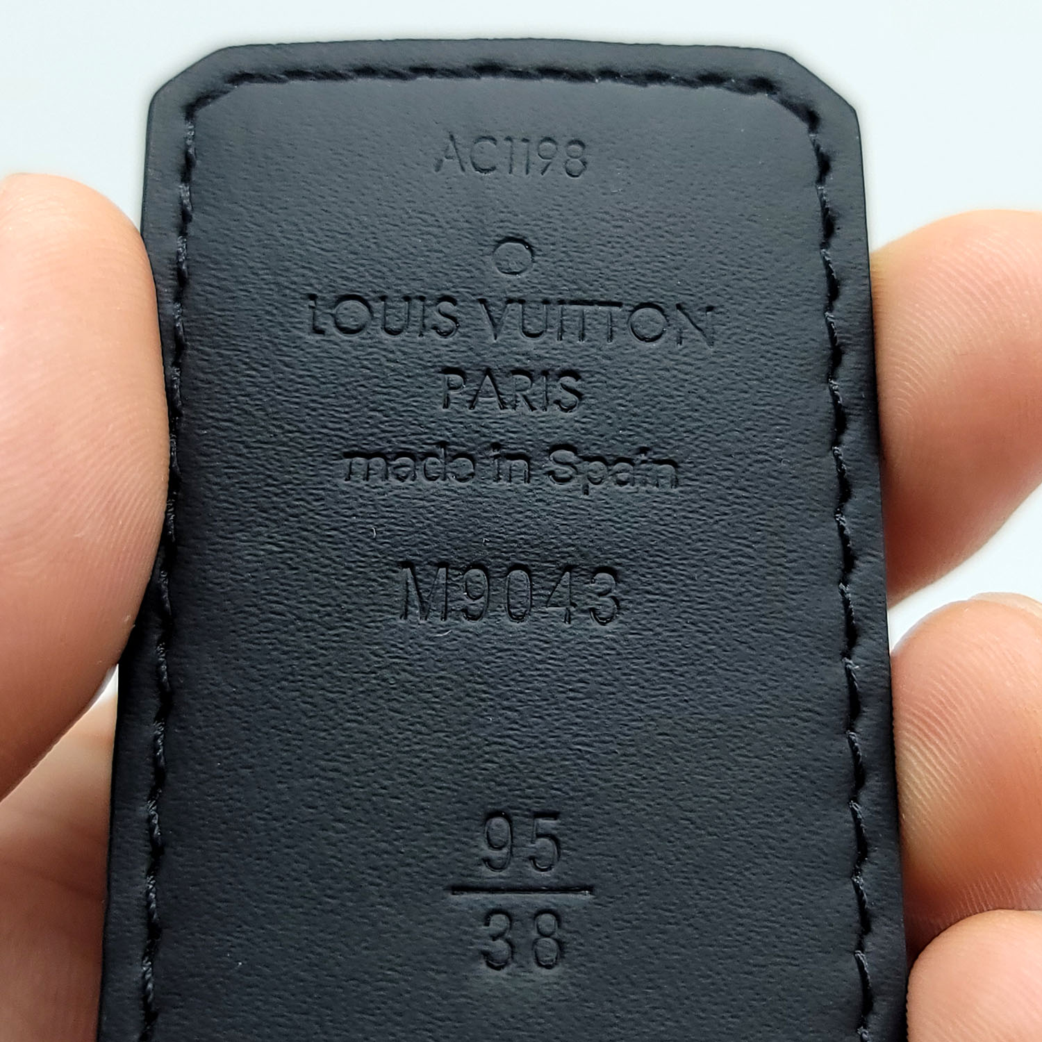 Louis Vuitton LV Optic 40mm Reversible Belt Grey Leather. Size 95 cm