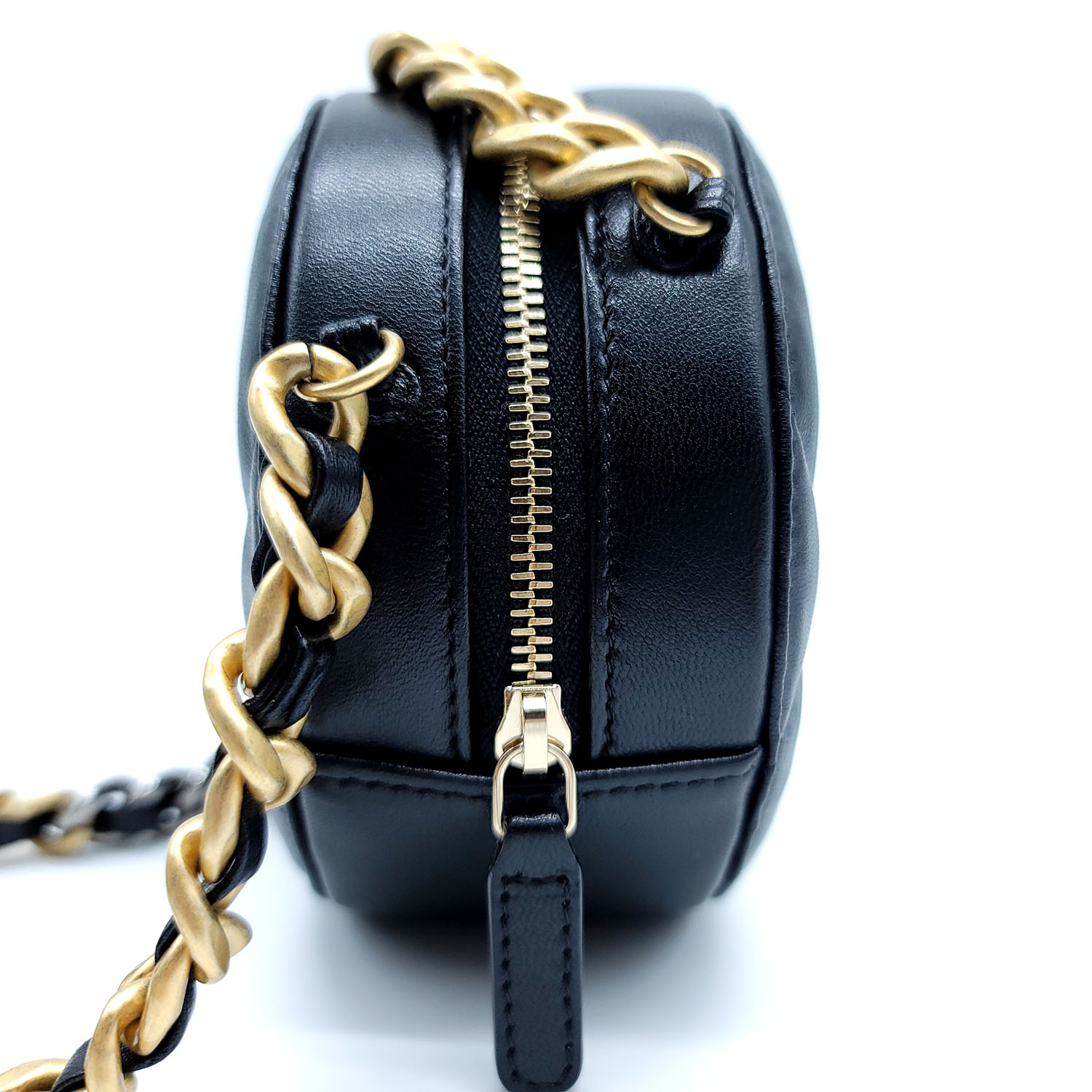 Chanel 19 clutch with chain - Shiny lambskin, gold-tone, silver-tone &  ruthenium-finish metal, black — Fashion | CHANEL