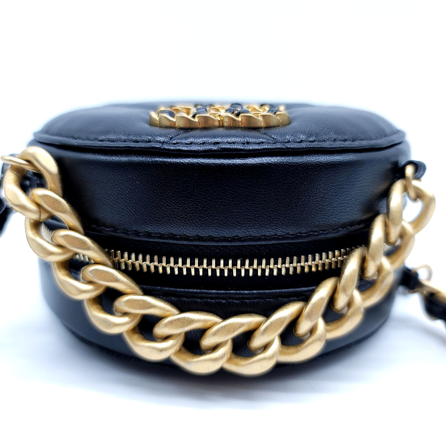 Chanel 19 clutch with chain - Shiny lambskin, gold-tone, silver-tone &  ruthenium-finish metal, black — Fashion | CHANEL