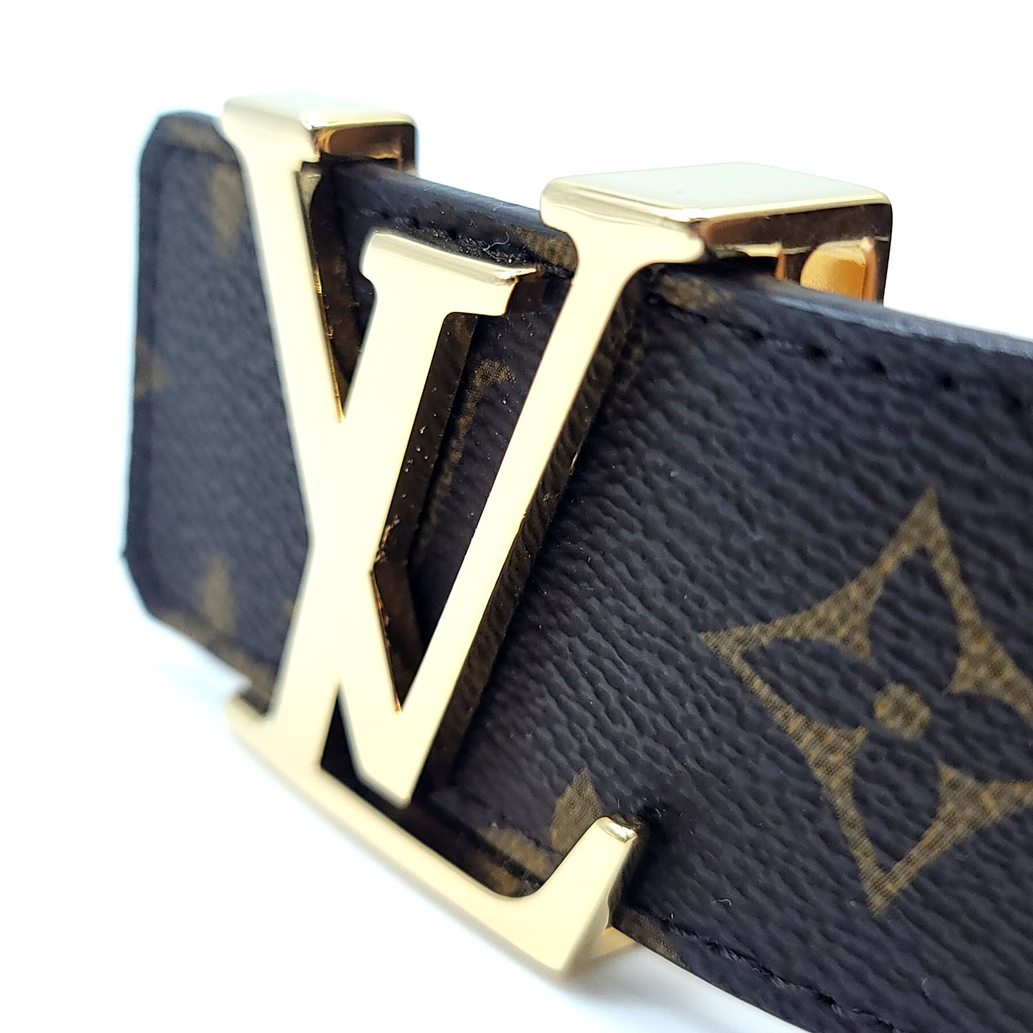 Louis Vuitton 110/44 Monogram Illusion Leather 40MM Initials Reversible Belt  34l at 1stDibs
