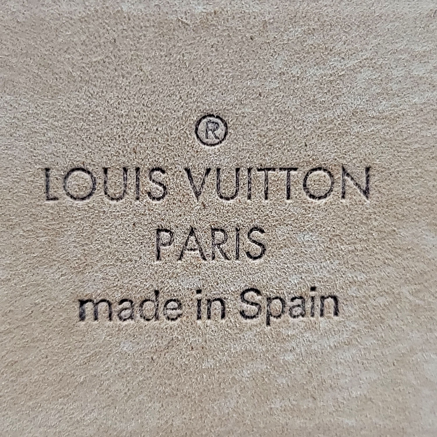 Louis Vuitton Men's 85/34 40MM LV Initials Taurillon Shadow