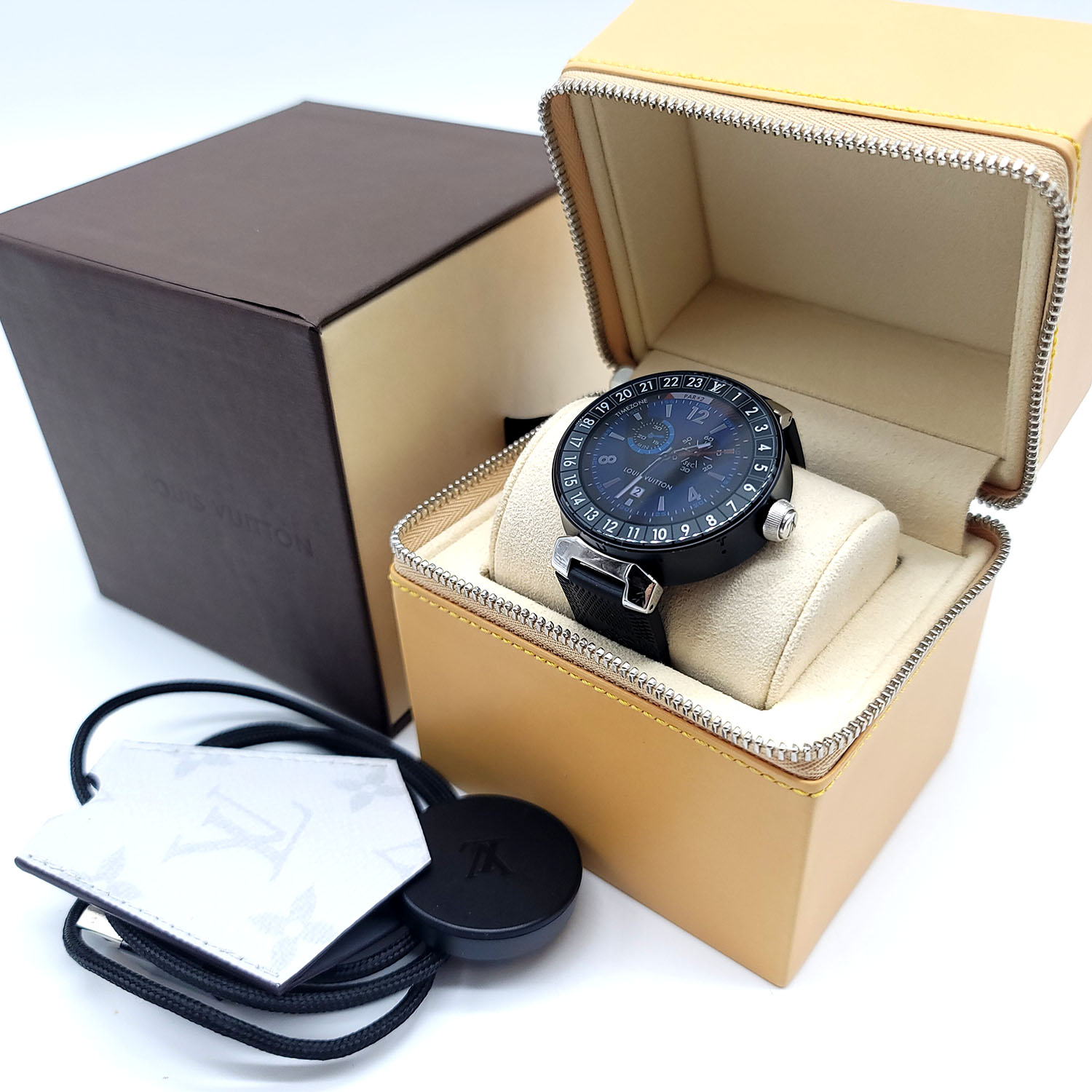LOUIS VUITTON TAMBOUR HORIZON BLACK 42mm QAAA26: retail price, second hand  price, specifications and reviews 