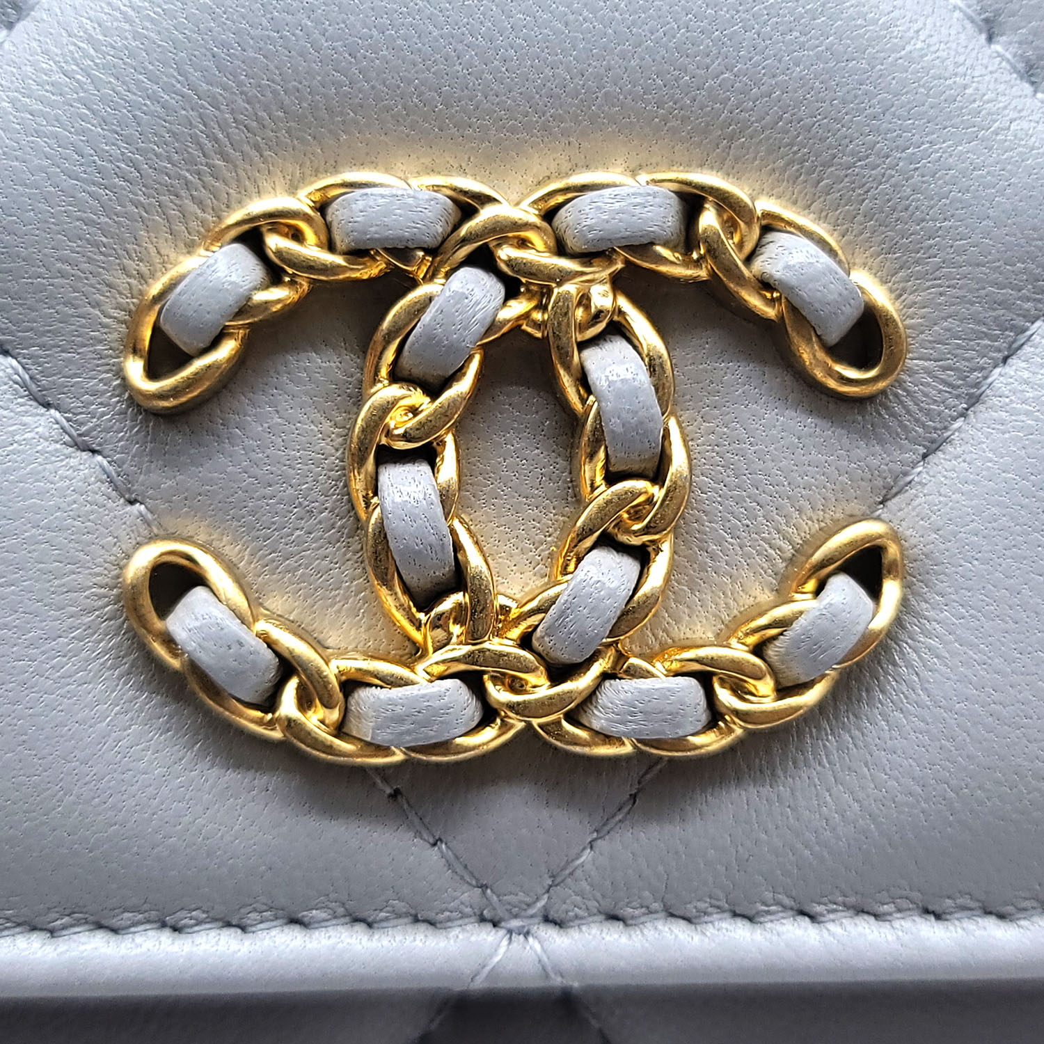 CHANEL 19 Chain CC Logo Matelasse Zip Around Gray Lambskin wallet –  Brandera Luxury Vintage