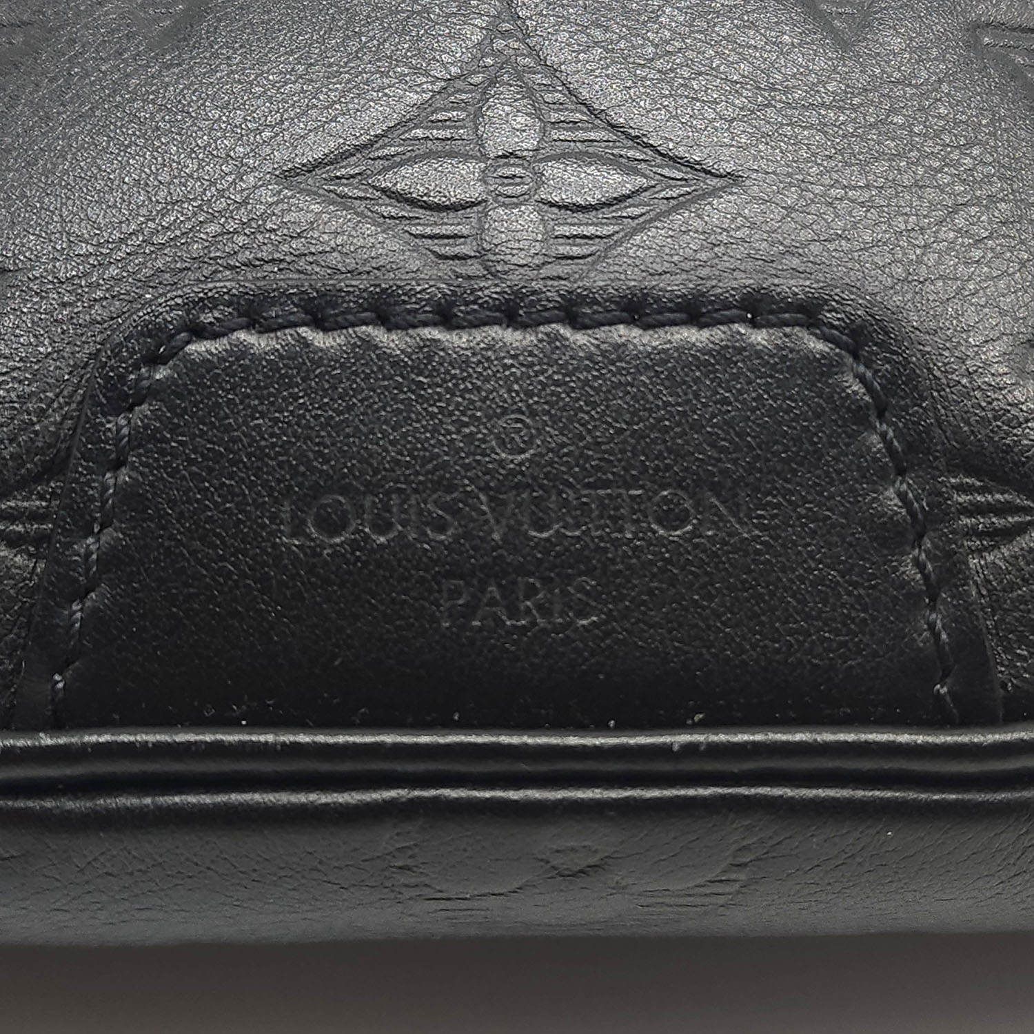 Louis Vuitton Discovery Bumbag Features monogram shadow calf leather,  cowhide leather trim, textile lining, black hardware, double zipped  closure, outside front pocket and an outside flat pocket on the back. :  u/ApparentlyClothing