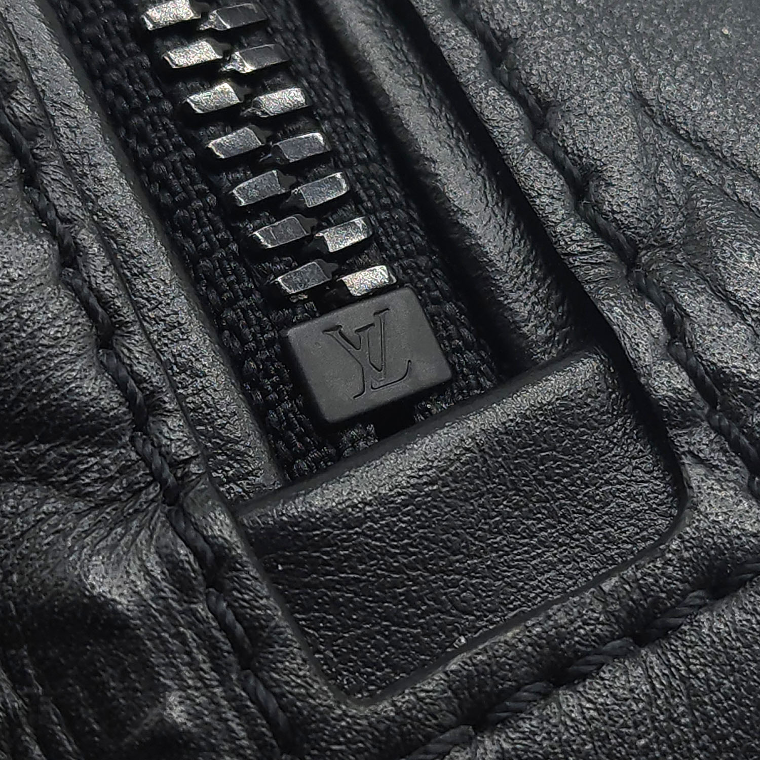 Louis Vuitton Black Monogram Shadow Leather Discovery Bum Bag - Yoogi's  Closet