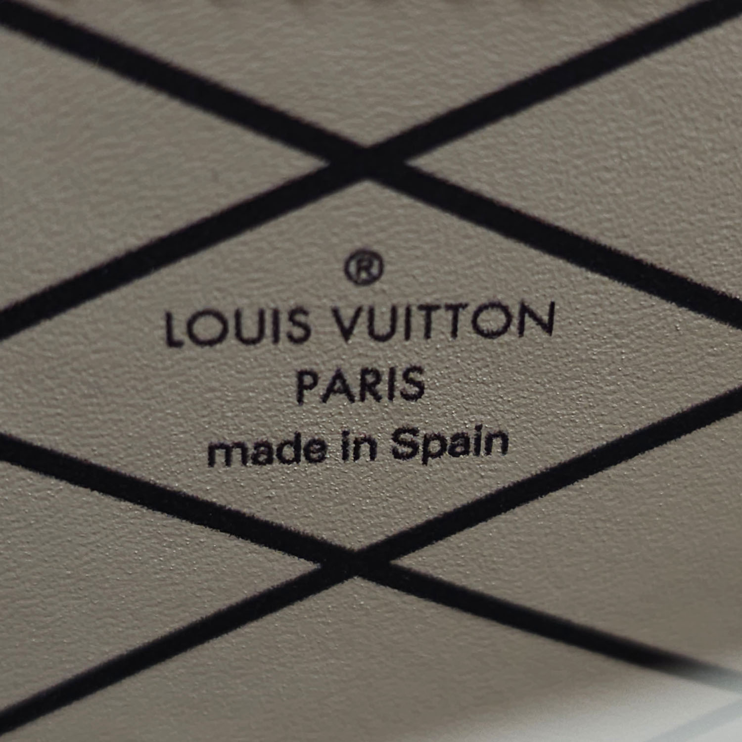 Louis Vuitton Pochette Trunk Verticale Monogram – Dr. Runway